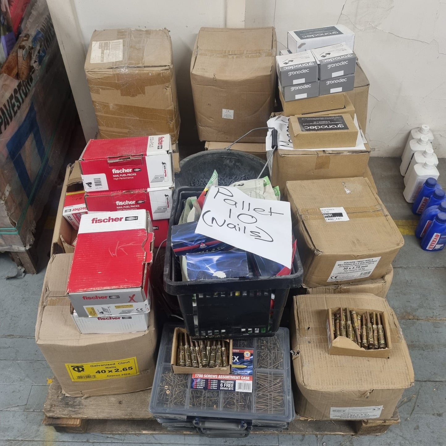 JOBLOT OF NAILS AND FIXINGS RRP £2600
