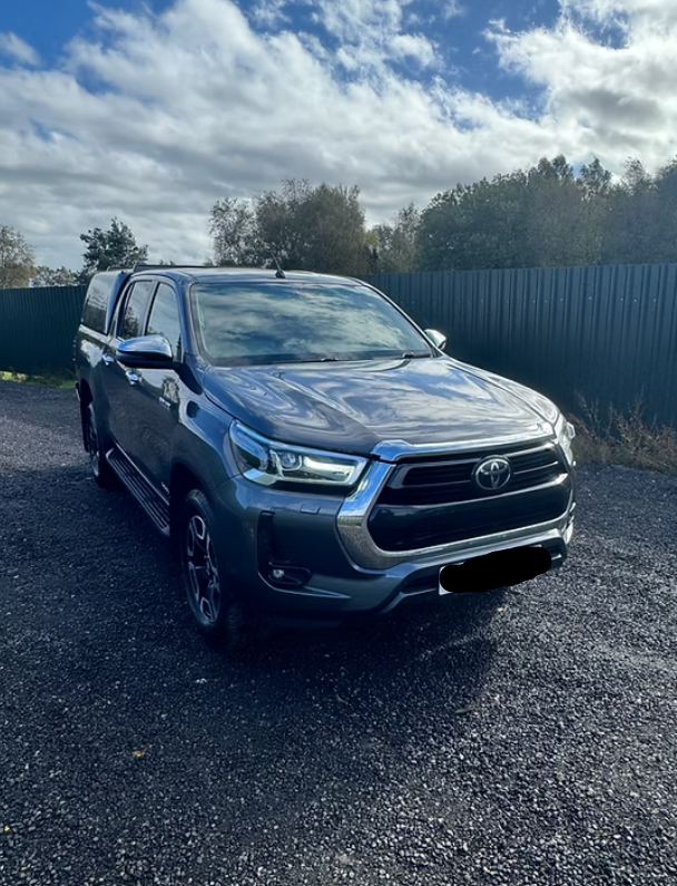 **(ONLY 68K MILEAGE)** 2021 TOYOTA HILUX INVINCIBLE D-4D 2.4L DIESEL AUTOMATIC PICK UP GREY