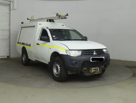 2013 MITSUBISHI L200 4LIFE S/C DI-D 4X4 2477CC DIESEL MANUAL WHITE PICK UP