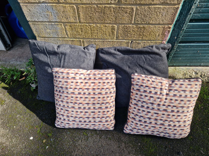PALLET OF SOFT FURNISHINGS AND LIGHTING