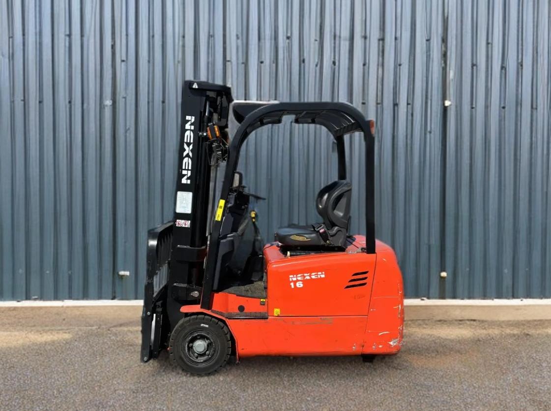 **(INCLUDES CHARGER)** 2010 NEXEN FBAT16RD ELECTRIC FORKLIFT