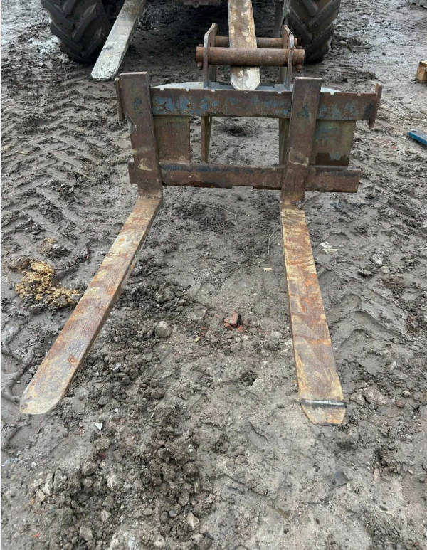 HEAVY-DUTY EXCAVATOR FORKS 65MM PIN FITTING – 4FT TINES