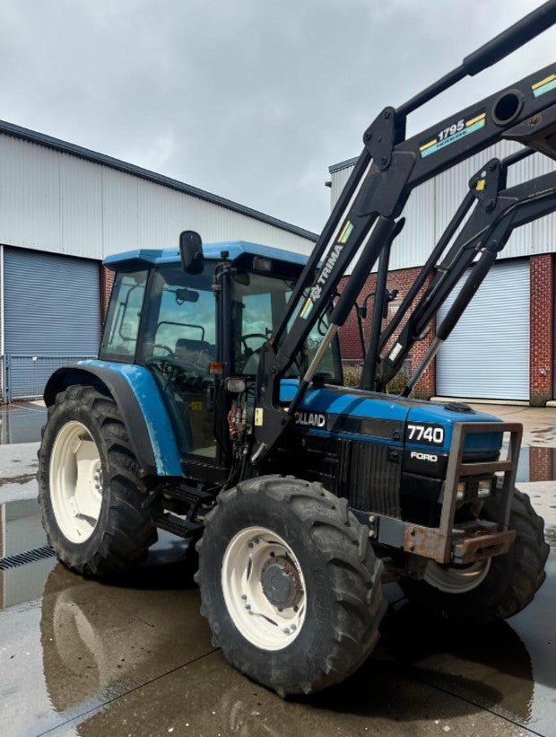 NEW HOLLAND 7740 TRACTOR WITH FRONT LOADER