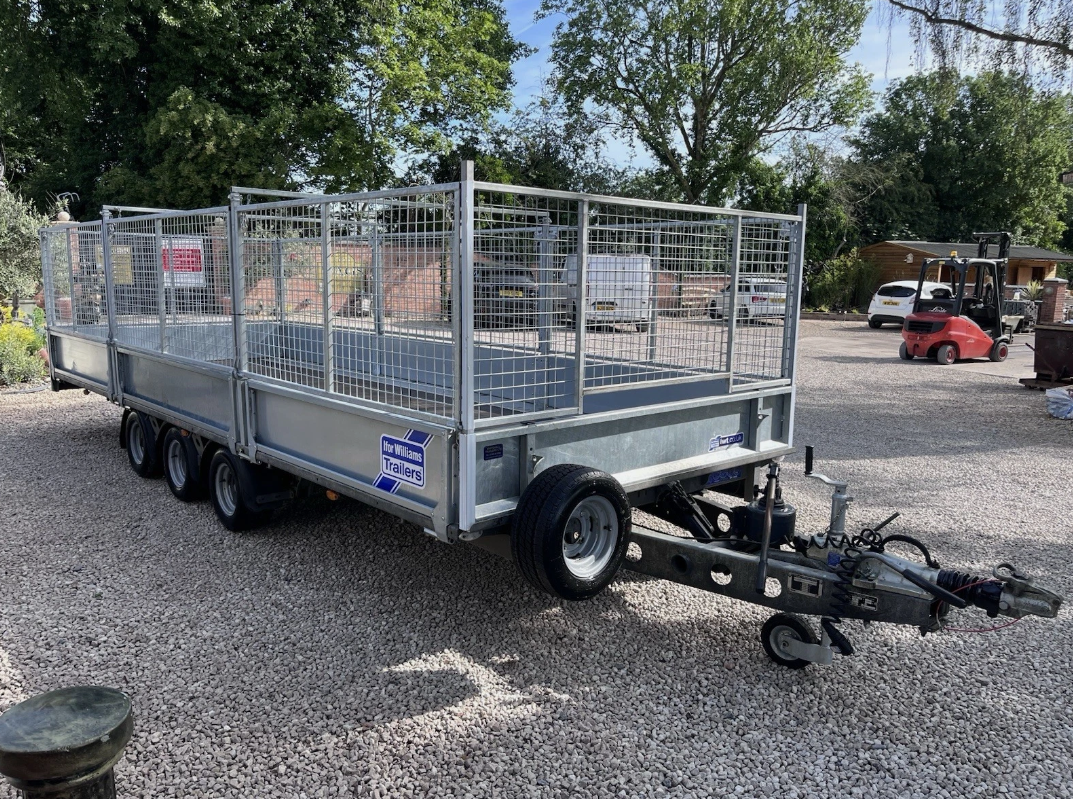 IFOR WILLIAMS TB5521 TRI-AXLE TILT BED TRAILER
