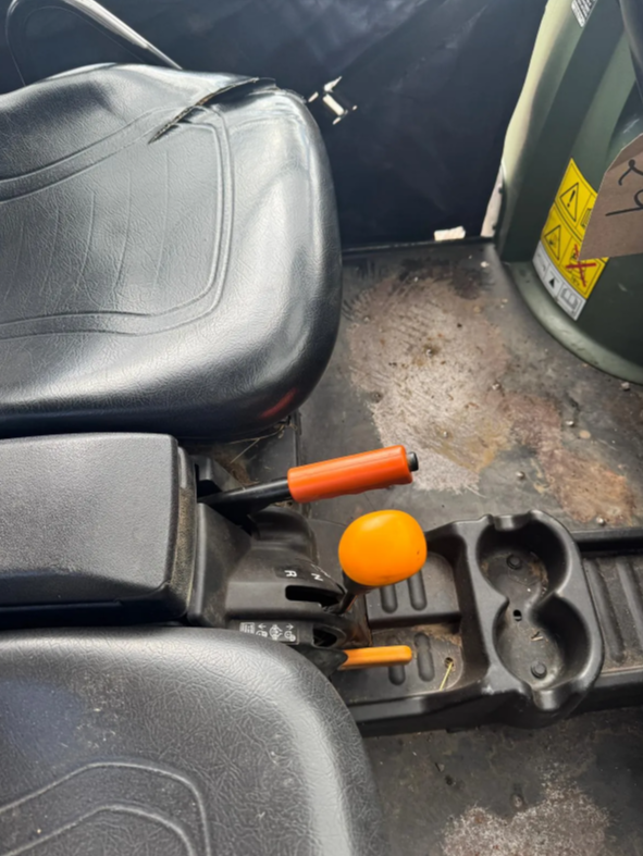 JOHN DEERE 855M GATOR