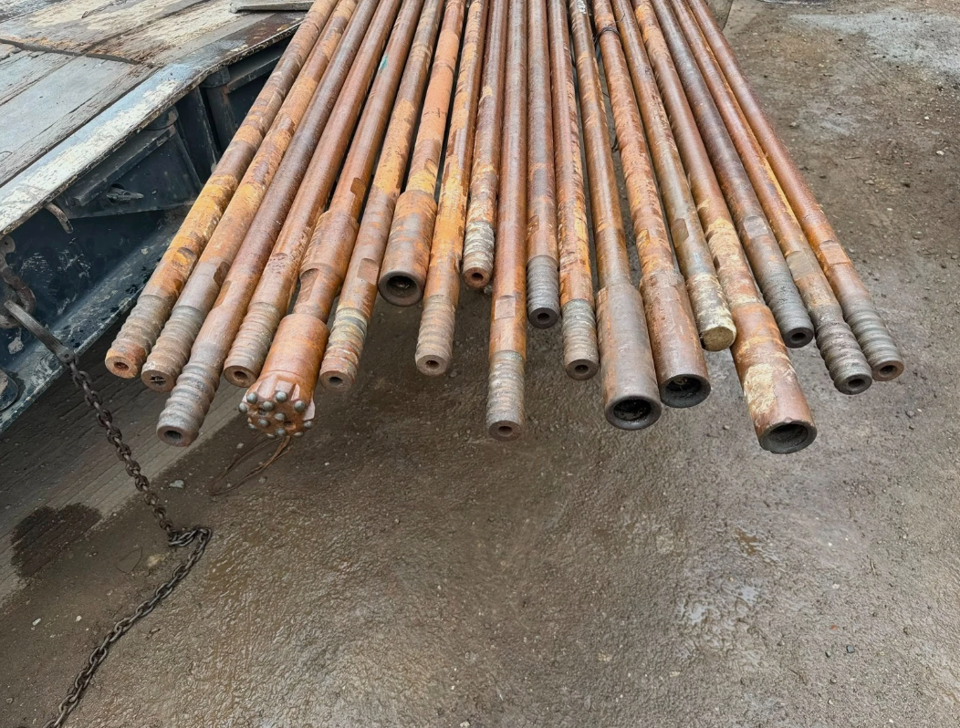 19 X 10FT STEEL ROCK DRILL RODS / DRILL PIPES