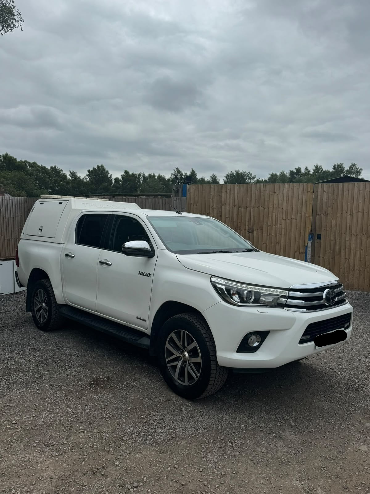 2018 TOYOTA HILUX INVINCIBLE D-4D 4WDDCB A 2393CC DIESEL AUTOMATIC PICK UP