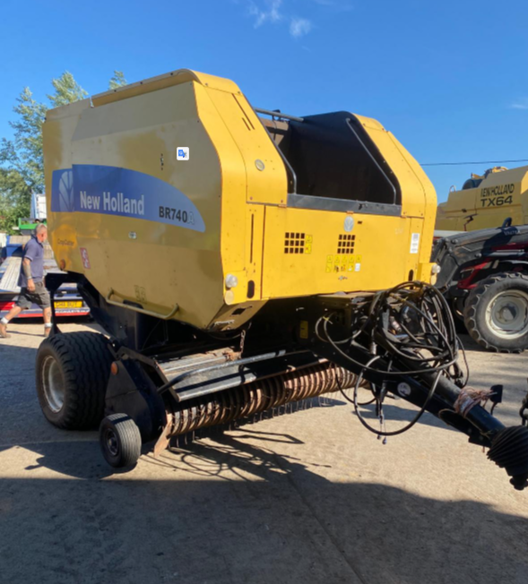 NEW HOLLAND BR740A ROUND BALER