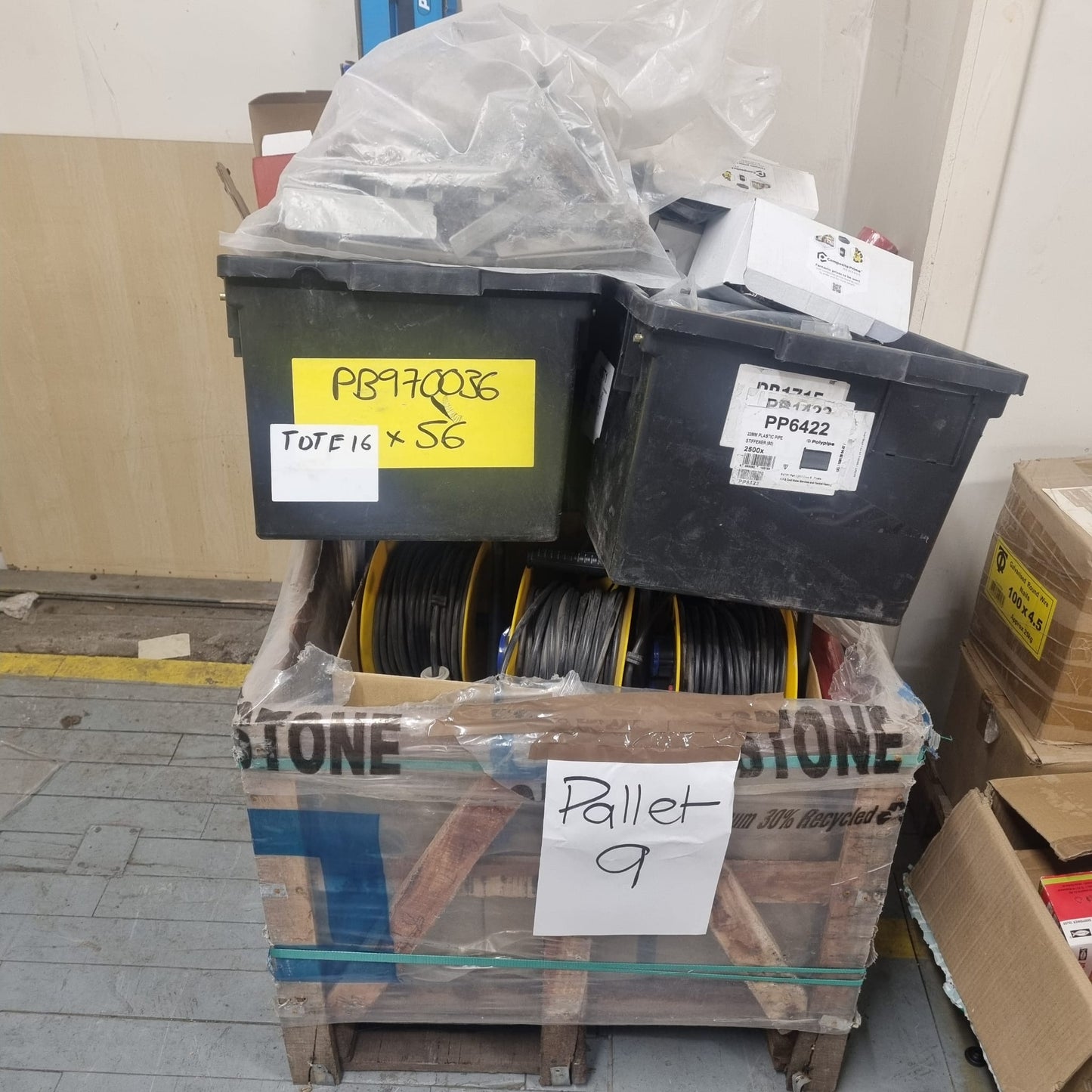 JOBLOT OF EXTENSION CABLES WORKLIGHTS TORCHES AND COMPOSITE DECKING ACCESSORIES RRP£2500