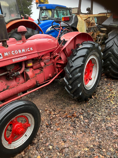 INTERNATIONAL W4 TRACTOR