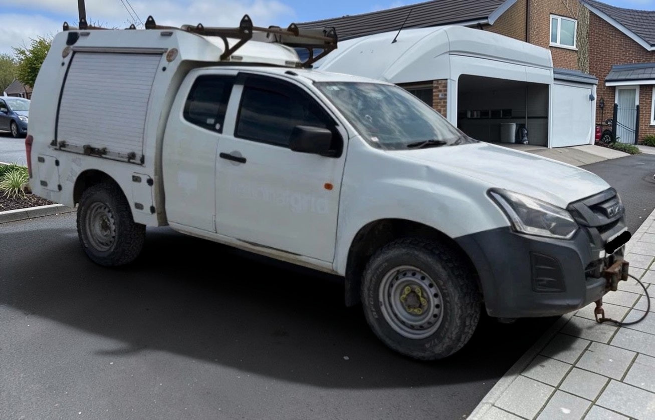 **(ONLY 116K MILEAGE)** 2017 ISUZU D-MAX 1.9 DIESEL MANUAL PICK UP, WHITE