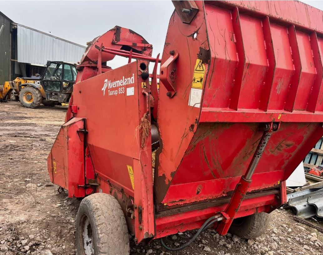 KVERNELAND TAARUP 853 STRAW CHOPPER / BEDDER FEEDER