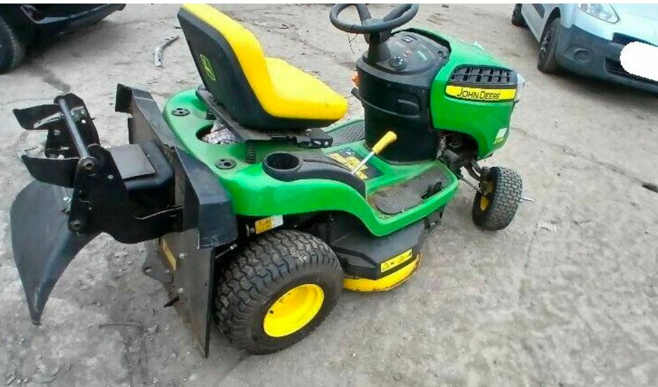 JOHN DEERE X135R - LAWNMOWER TRACTOR >>--NO VAT ON HAMMER--<<