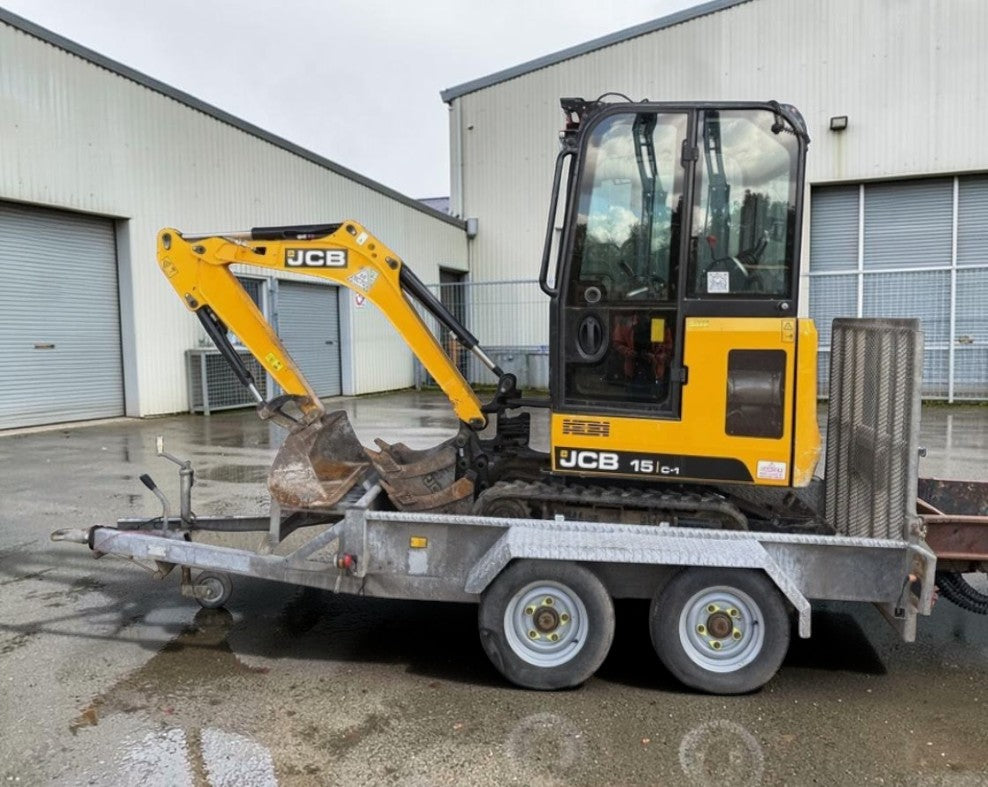 2021 JCB 15C-1 1.6T MINI EXCAVATOR WITH INDESPENSION TRAILER
