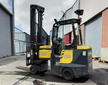 **(INCLUDES CHARGER)** 2015 AISLE MASTER 25WE