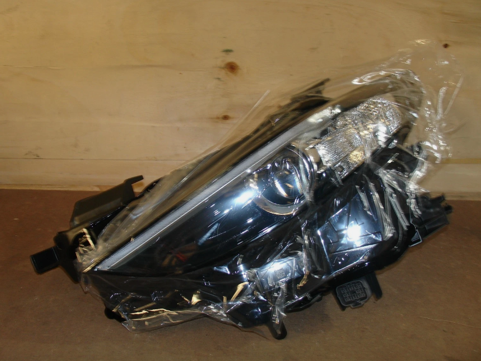 BGJS51040 FRONT LEFT PASSENGER SIDE HEADLIGHT LAMP FOR MAZDA 3 RRP £1,200