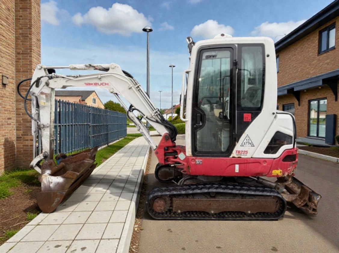 2018 TAKEUCHI TB225 MINI EXCAVATOR