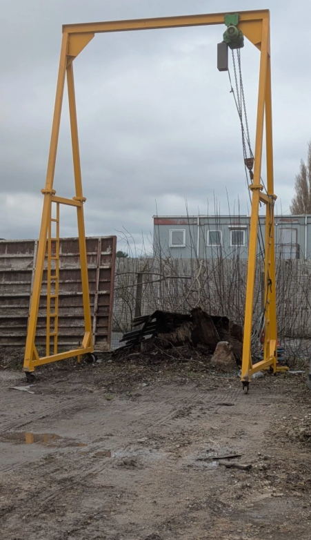 HEAVY DUTY OVERHEAD GANTRY CRANE – BUILT FOR HGV WORKSHOPS