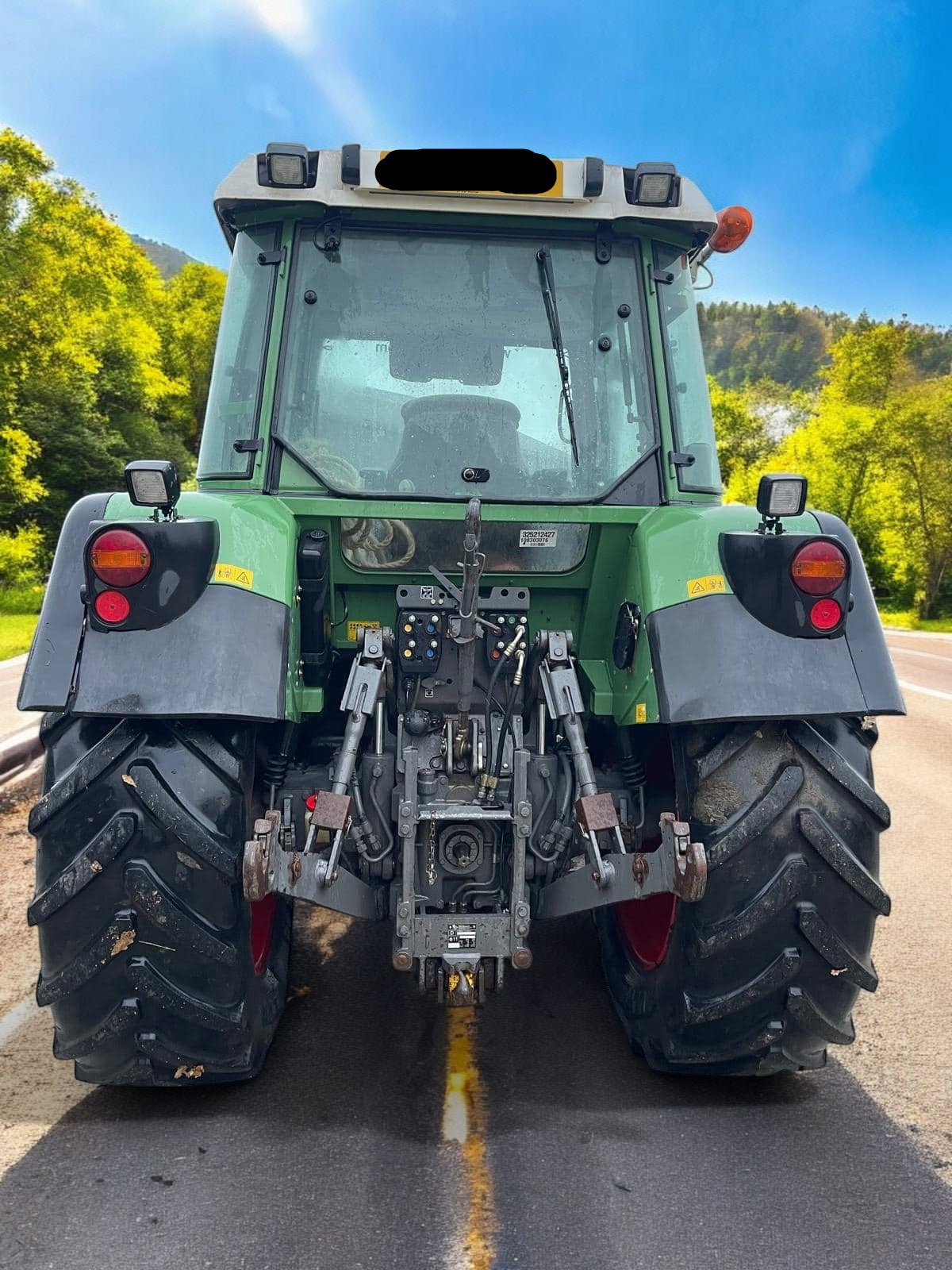 2015 FENDT 312 VARIO TRACTOR WITH MX U308 FRONT LOADER (NO VAT ON HAMMER)