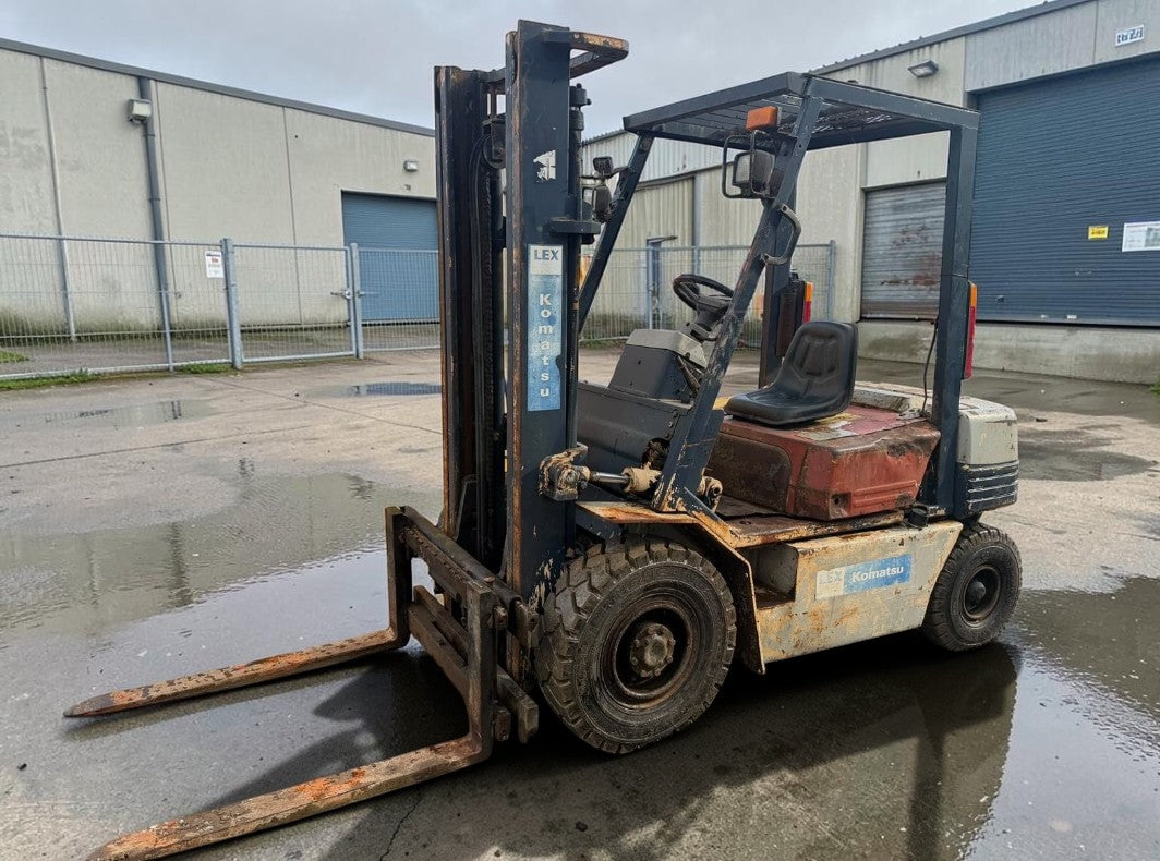 KOMATSU 1.5-TONNE DIESEL FORKLIFT TRUCK WITH SIDE SHIFT