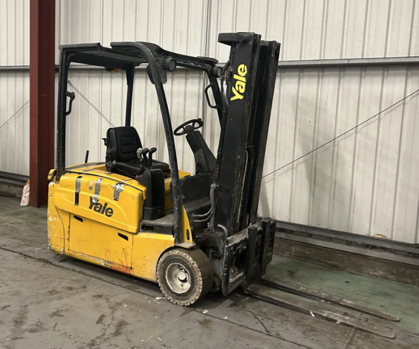 **(INCLUDES CHARGER)** 2012 YALE ERP18VT ELECTRIC FORKLIFT – 1.8 TONNE – TRIPLEX MAST