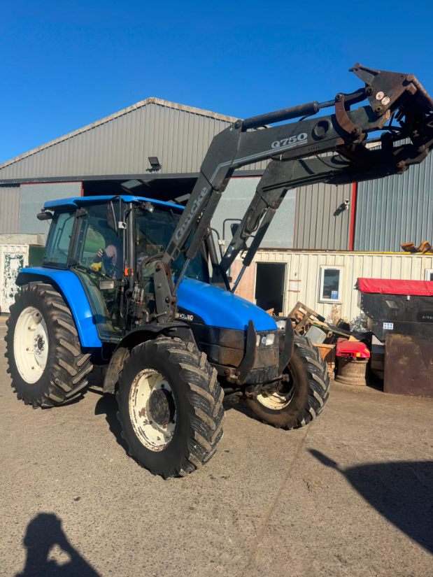 NEW HOLLAND TL90 WITH LOADER