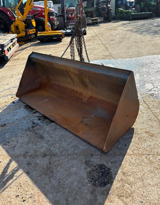 MULTI-PURPOSE BUCKET WITH PIN AND CONE BRACKETS