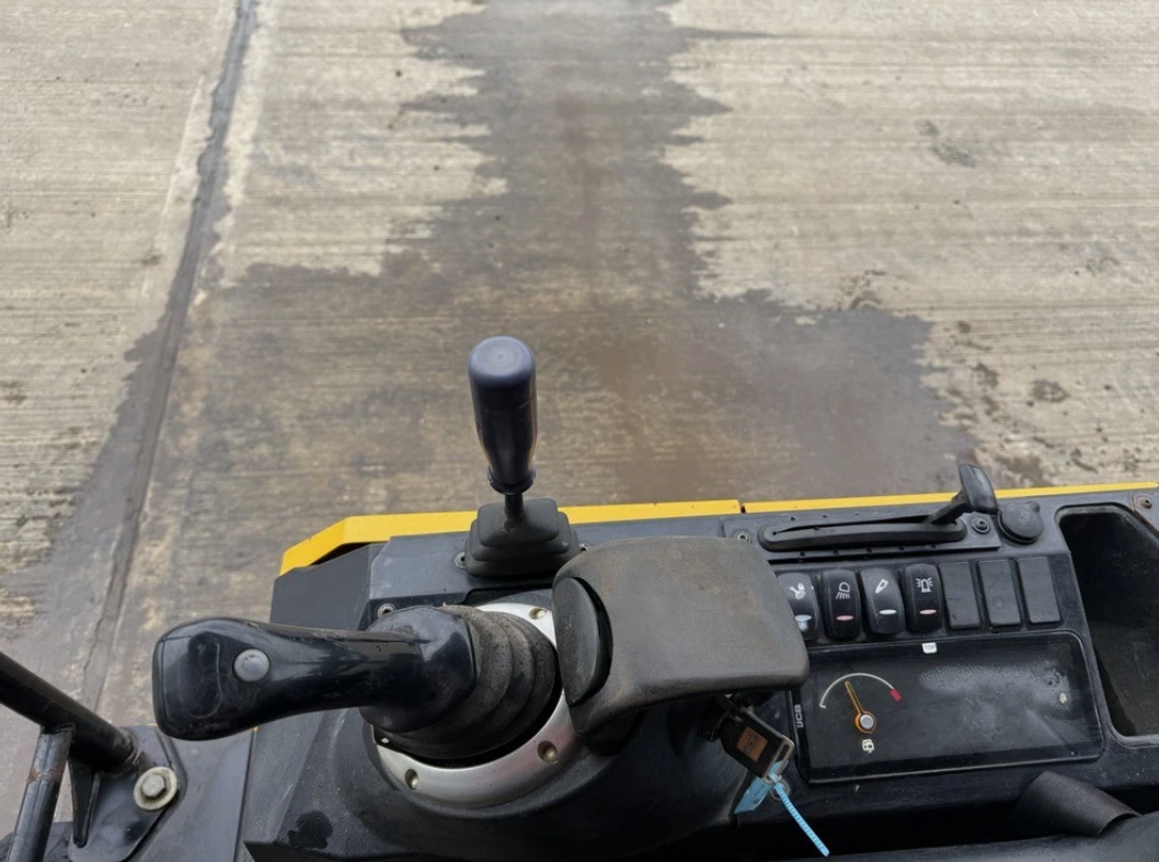 2019 JCB 15C-1 MINI EXCAVATOR / DIGGER - HOURS: 1,828