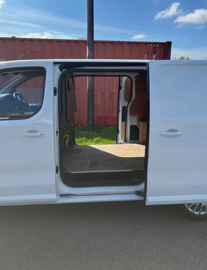 **(ONLY 27K MILEAGE)** 2023 VAUXHALL VIVARO 2900 1.5D 100PS PRO H1 PANEL VAN