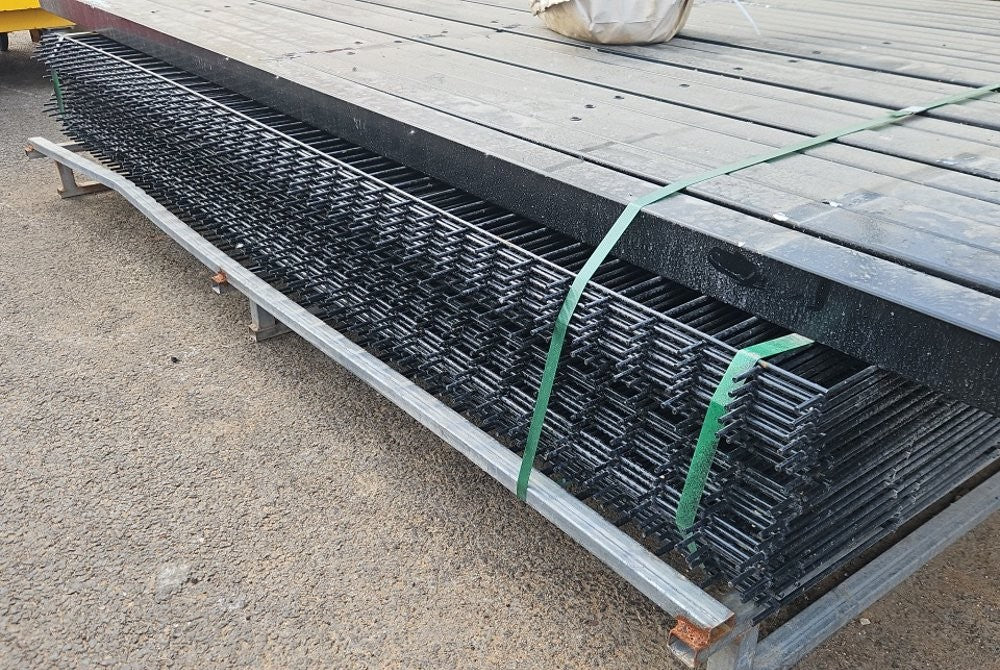 HEAVY DUTY BLACK SECURITY FENCING 25 X 2.4M X 2.2M PANELS (55M IN TOTAL) INCLUDING POSTS & FIXINGS