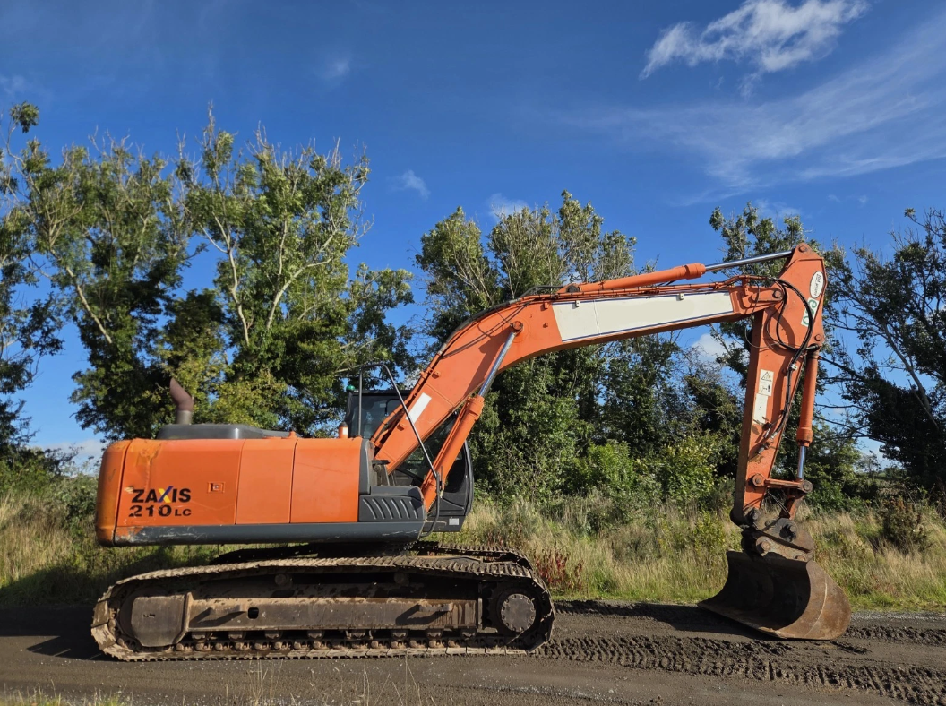 2014 HITACHI ZX210LC-5B EXCAVATOR WITH ISUZU ENGINE