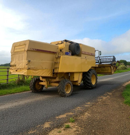 NEW HOLLAND TX32 COMBINE