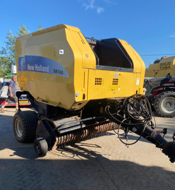 NEW HOLLAND BR740A ROUND BALER