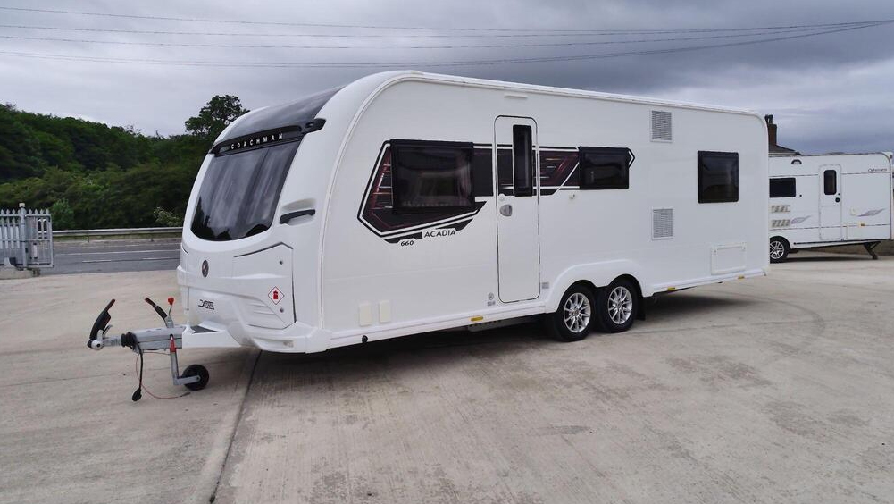 2023 COACHMAN ACADIA CARAVAN – FIXED BED | END BEDROOM >>--NO VAT ON HAMMER--<<