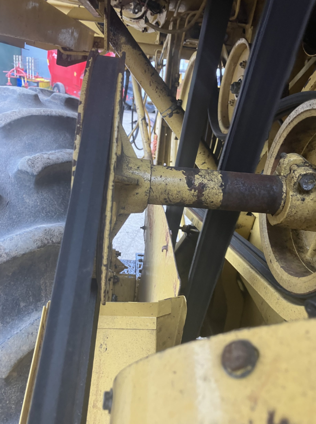 NEW HOLLAND TX34 COMBINE