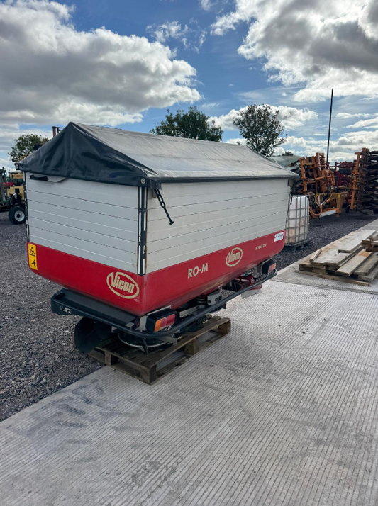 VICON FERTILISER SPREADER RO-M 2000 LITRE 2014