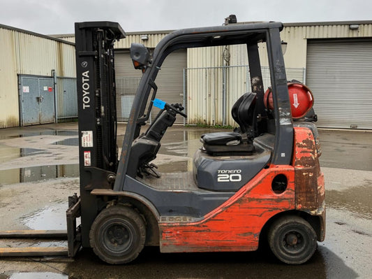 2016 TOYOTA 02-8FGKF20 2,000KG LP GAS FORKLIFT