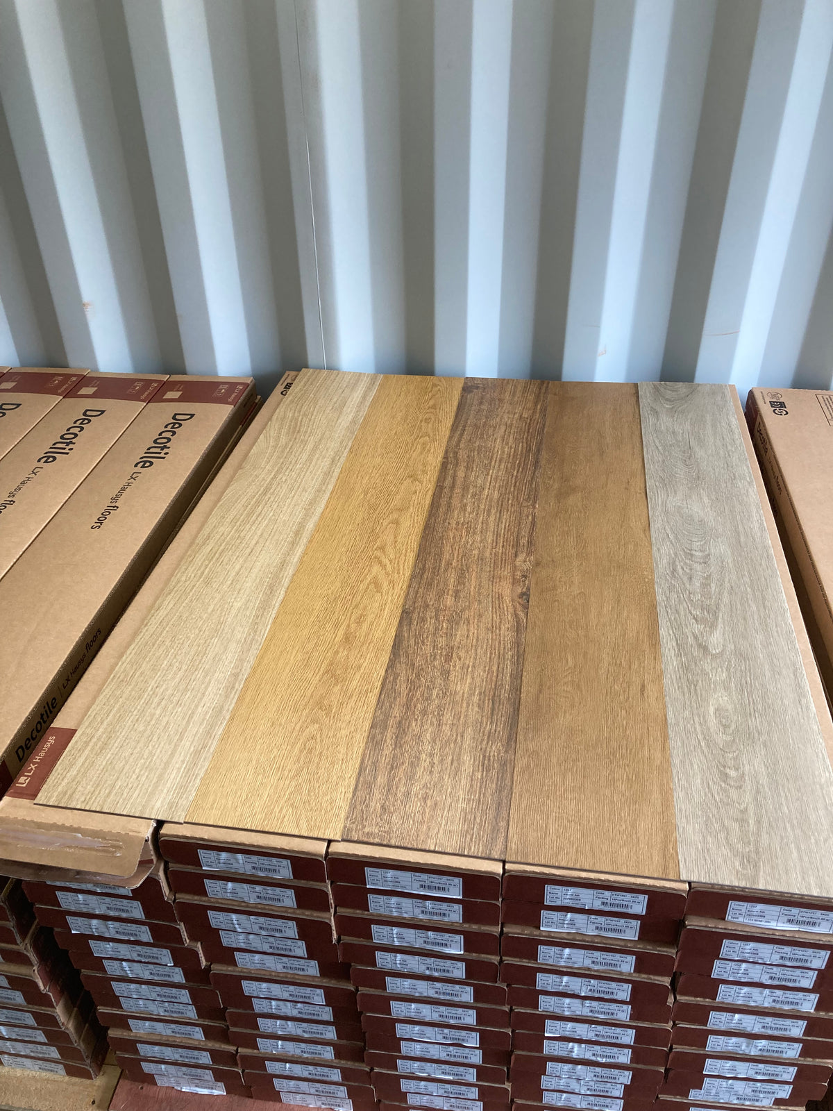 20 BOXES (77.8M2) LX H-FLOR DECOTILE 55 GLUEDOWN LVT VINYL WHEAT OAK 1562