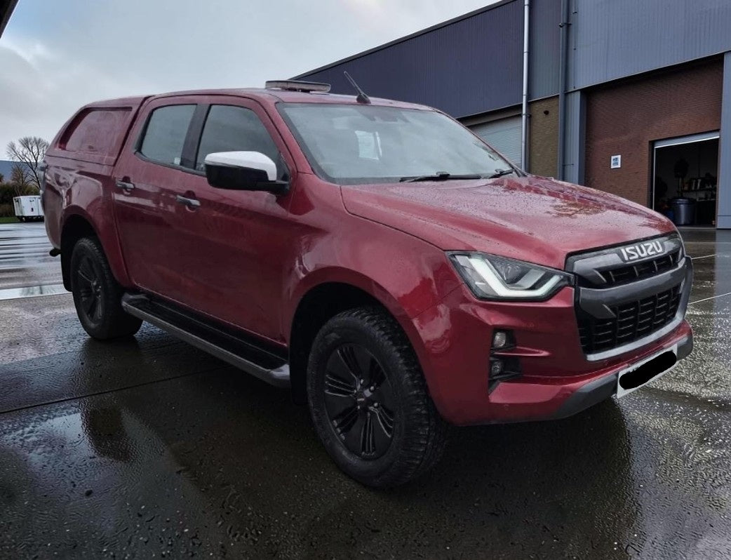 **(ONLY 111K MILEAGE)** 2023 ISUZU D-MAX V-CROSS AUTO 1.9 DIESEL AUTOMATIC PICK UP RED