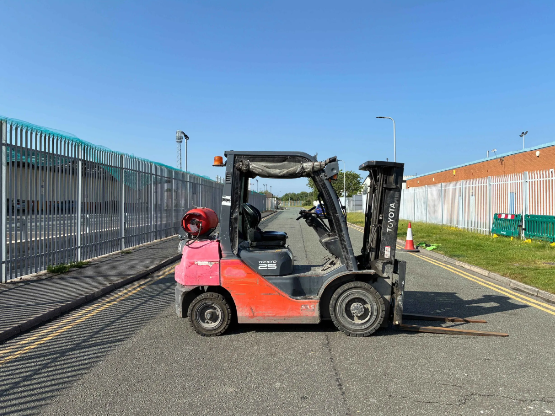 2020 TOYOTA 02-8FGF25 LPG FORKLIFT