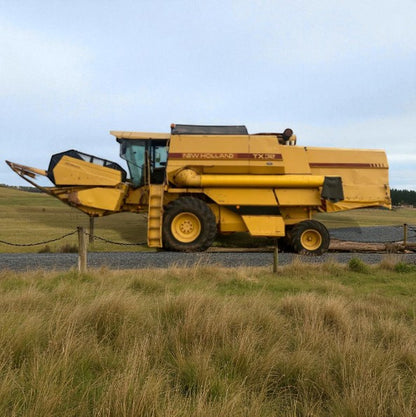 NEW HOLLAND TX32 COMBINE