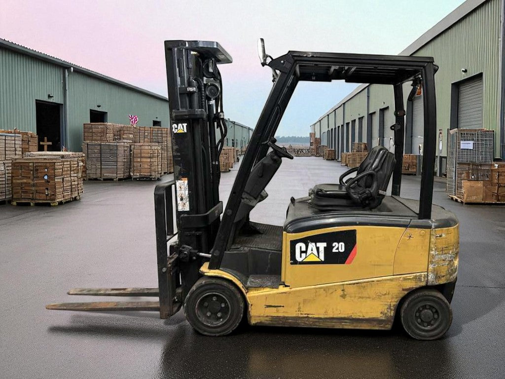 **(INCLUDES CHARGER)**CAT LIFT TRUCKS EP20PN – ELECTRIC FORKLIFT (4 WHEELS)