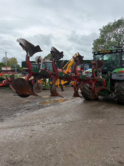 KVERNELAND EM85-200 4 FURROW PLOUGH