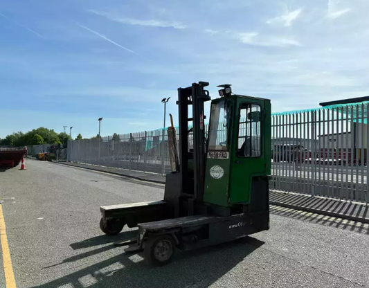 **(INCLUDES CHARGER)** COMBILIFT C3000 – 2010