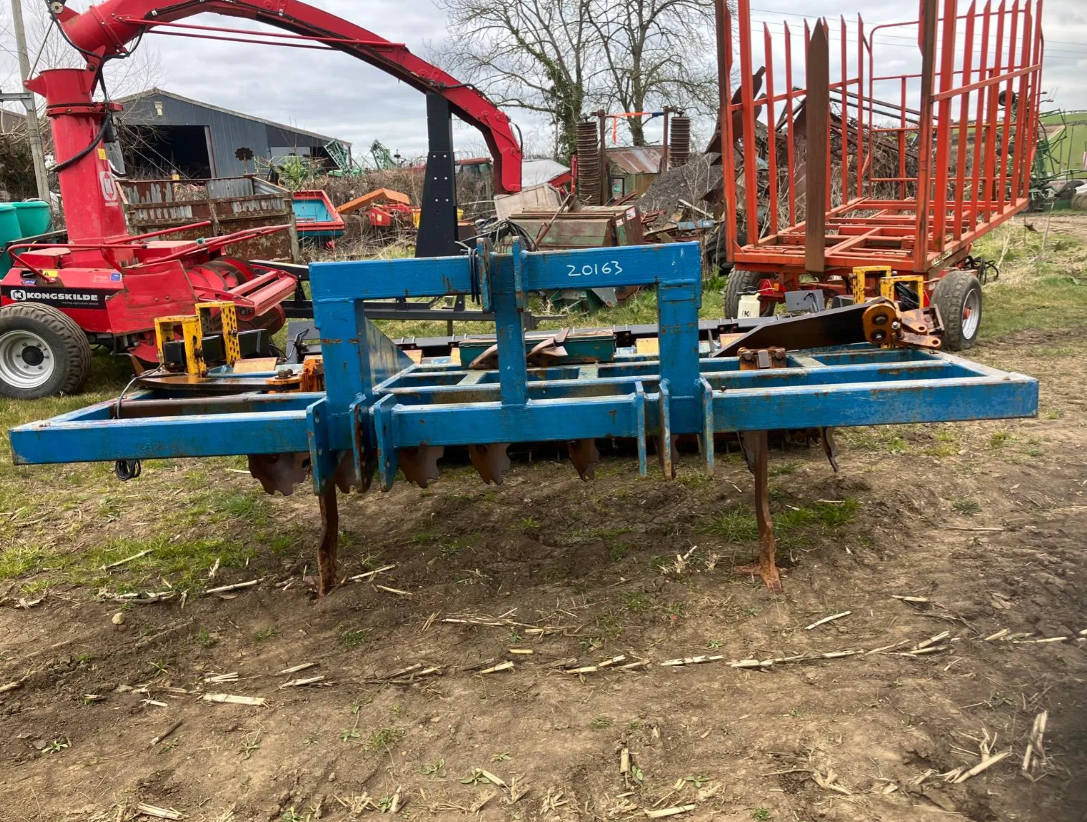 4-LEG SUBSOILER WITH DISCS & PACKER