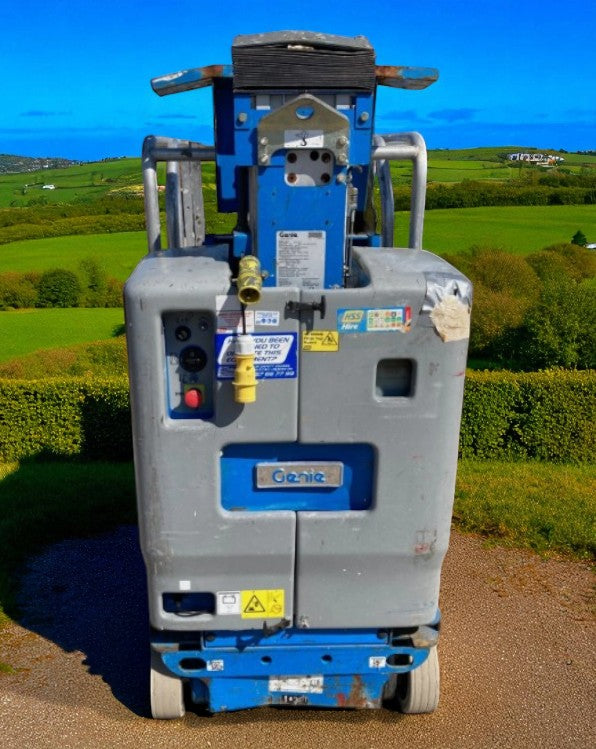 2010 GENIE GR-15 SCISSOR LIFT / CHERRY PICKER