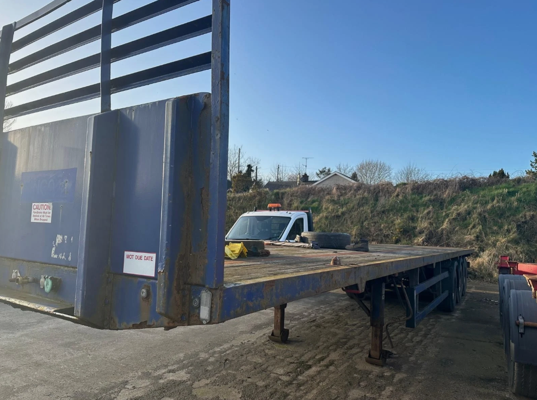 45FT FLAT CONTAINER TRAILER – 3 AXLE – TWIST LOCKS