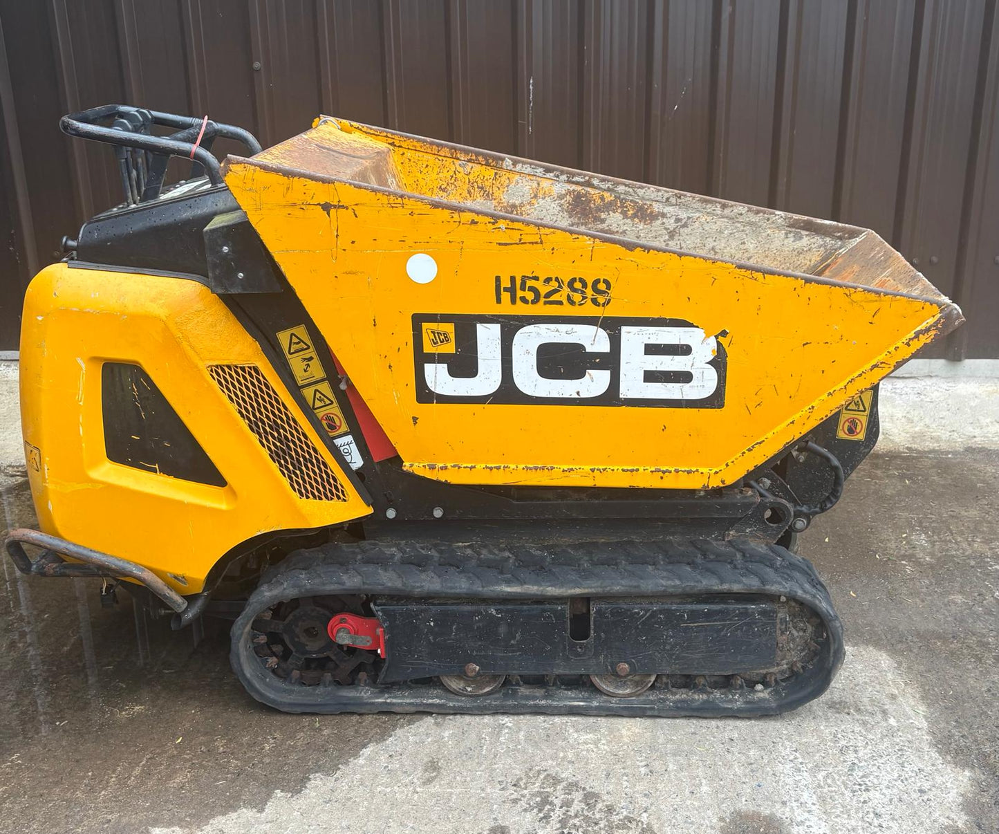 JCB 2018 TRACKED DIESEL DUMPER . STARTS RUNS TIPS