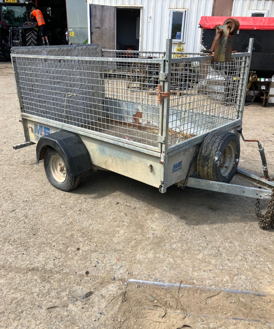 TRAILER WITH RAMP