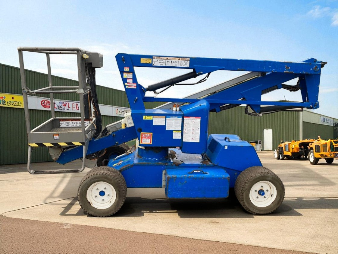 2013 NIFTYLIFT HR12 CHERRY PICKER / SCISSOR LIFT ACCESS PLATFORM